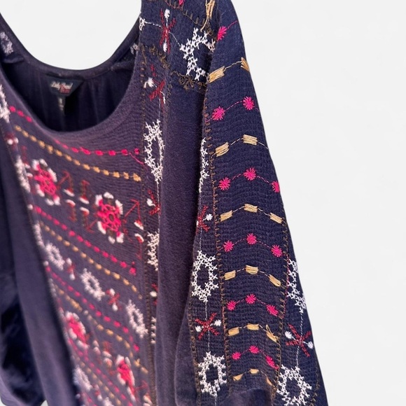 Lucky Brand Navy Blue Top Boho with Embroidery size Medium 3/4 length - Picture 7 of 7